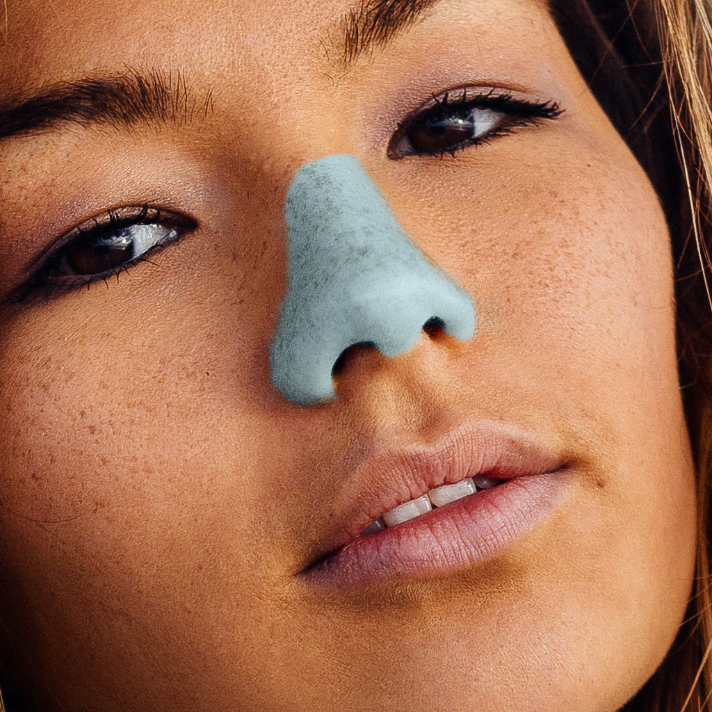 Girl modeling Nöz sunscreen in blue